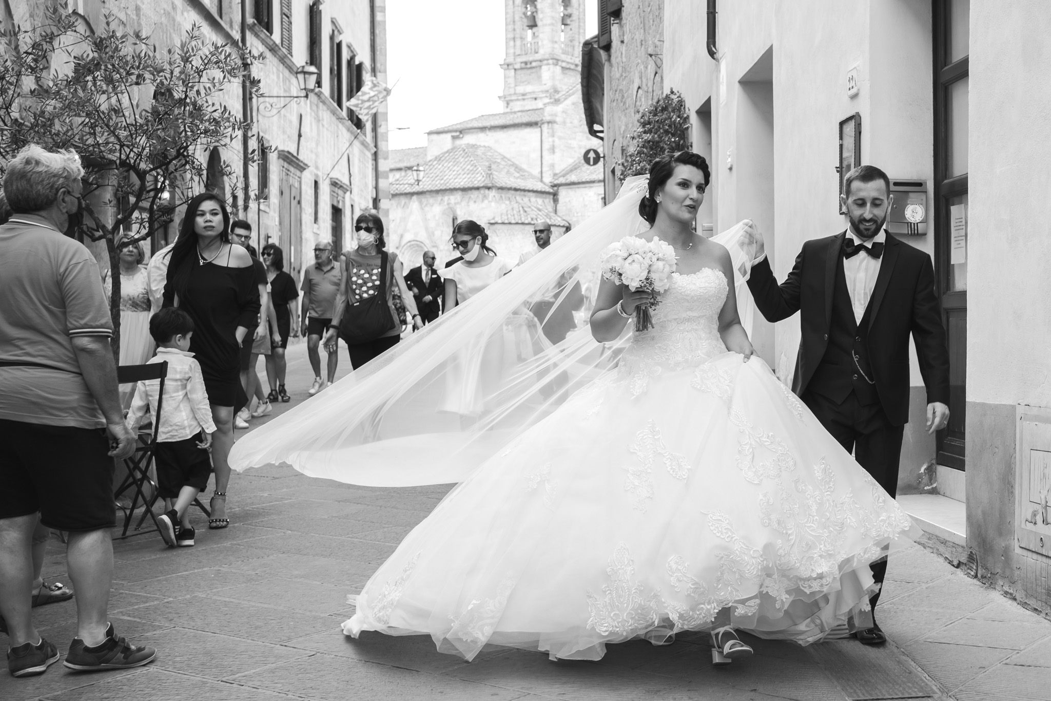Sara e Marco    Montalcino, il Vento e la Notte – Destination Wedding in Tuscany tra Cipressi, Cantine e Val d’Orcia