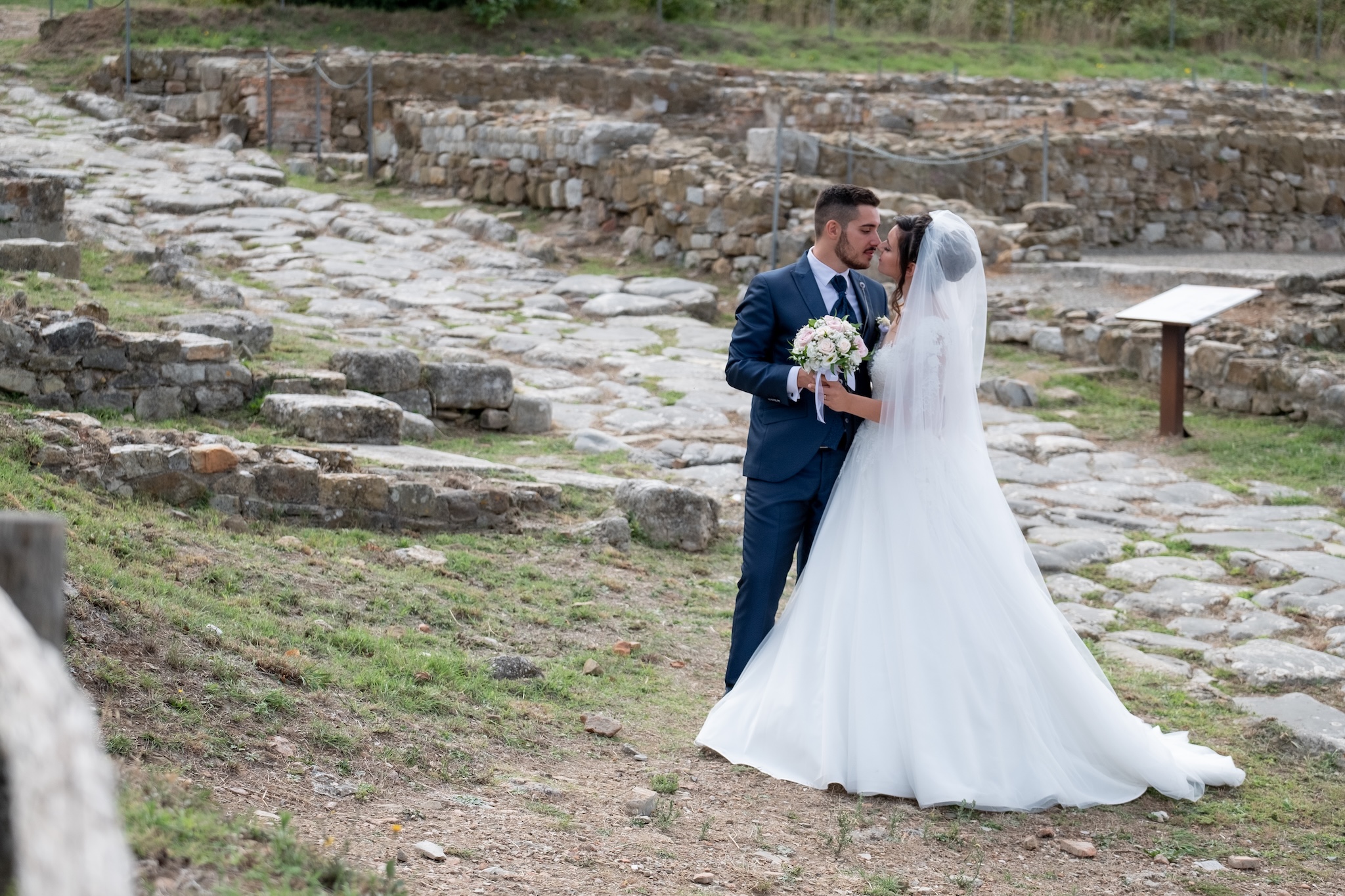 Matrimonio tra Roselle e Le Tre Fonti: l'eleganza di Luca e Regina nel cuore della Maremma Toscana