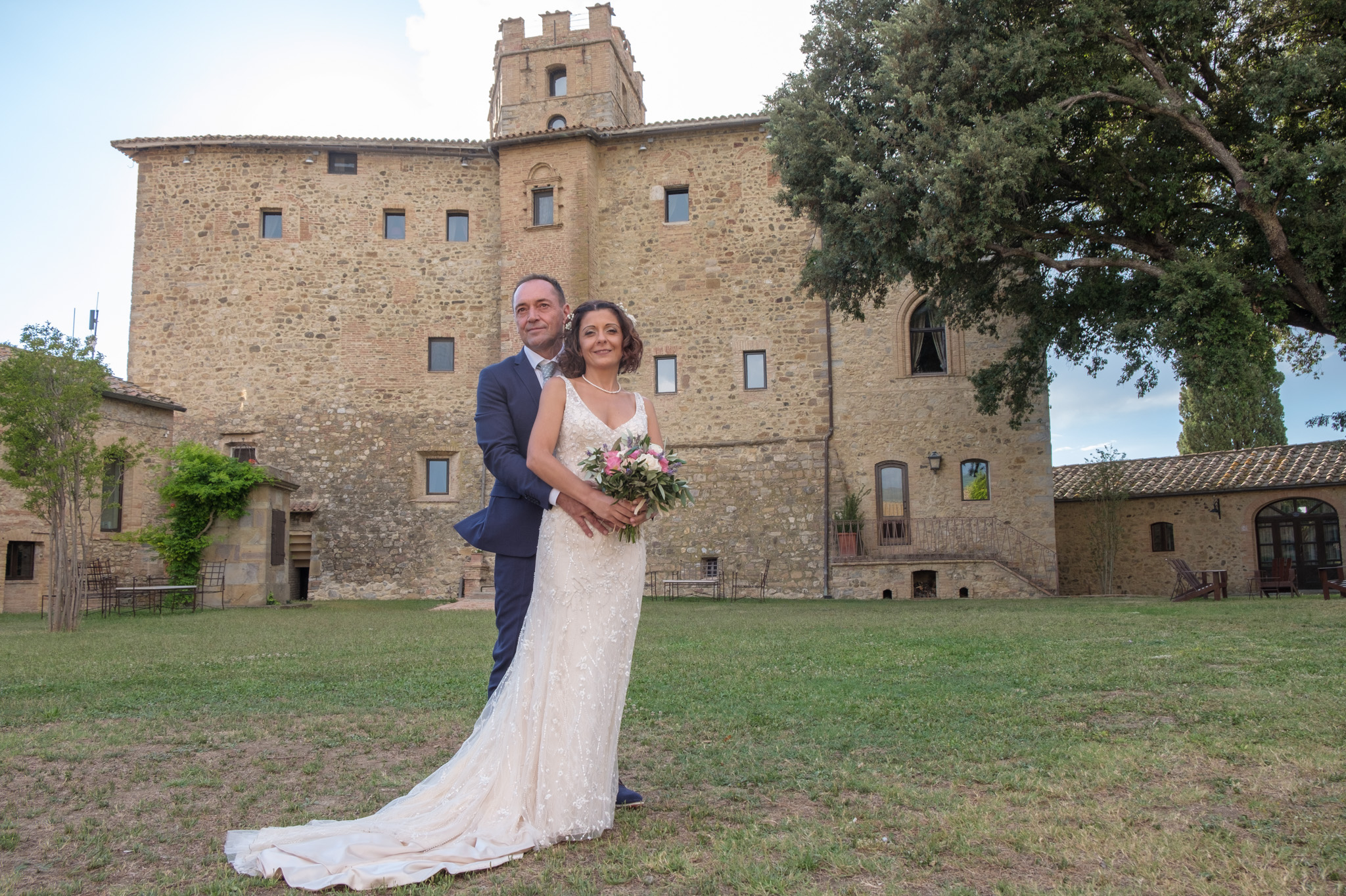 Sandra e Stefano: dal Castello di Porrona alla Via Lattea alle Tre Fonti Sandra e Stefano: dal Castello di Porrona alla Via Lattea alle Tre Fonti