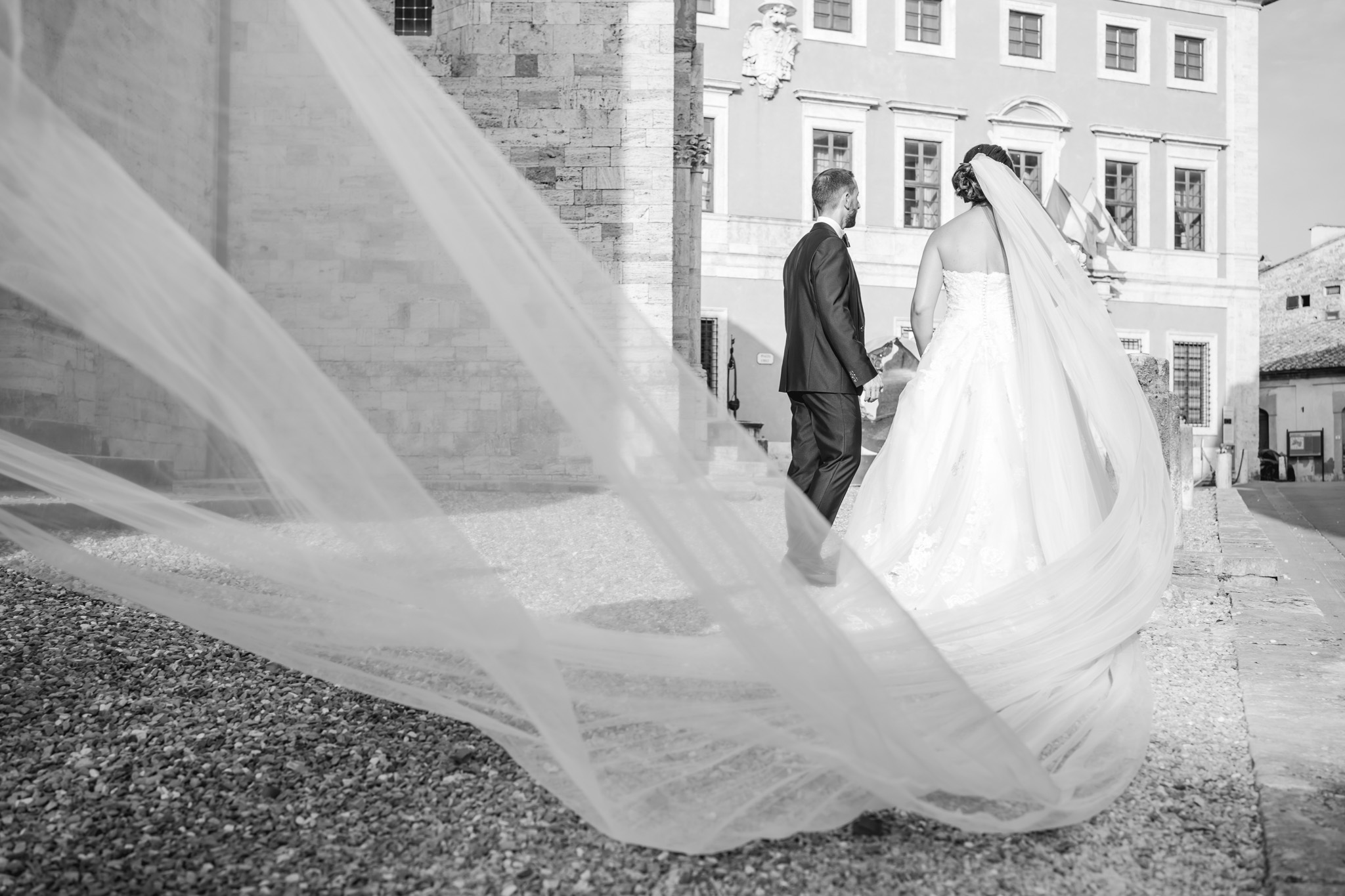 Sara e Marco    Montalcino, il Vento e la Notte – Destination Wedding in Tuscany tra Cipressi, Cantine e Val d’Orcia