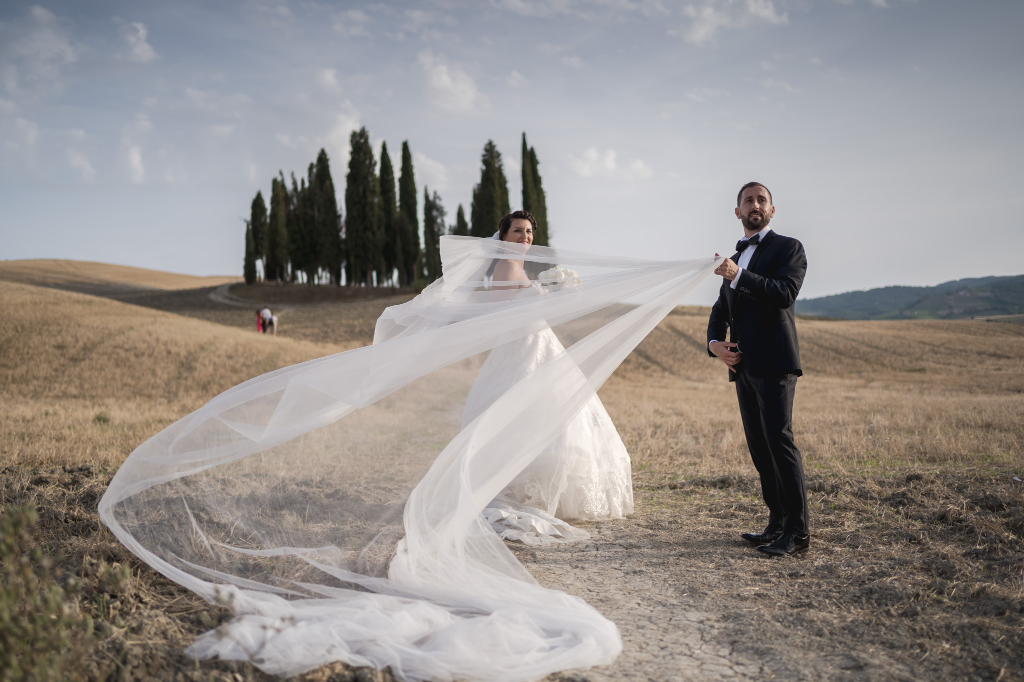 Sara e Marco    Montalcino, il Vento e la Notte – Destination Wedding in Tuscany tra Cipressi, Cantine e Val d’Orcia
