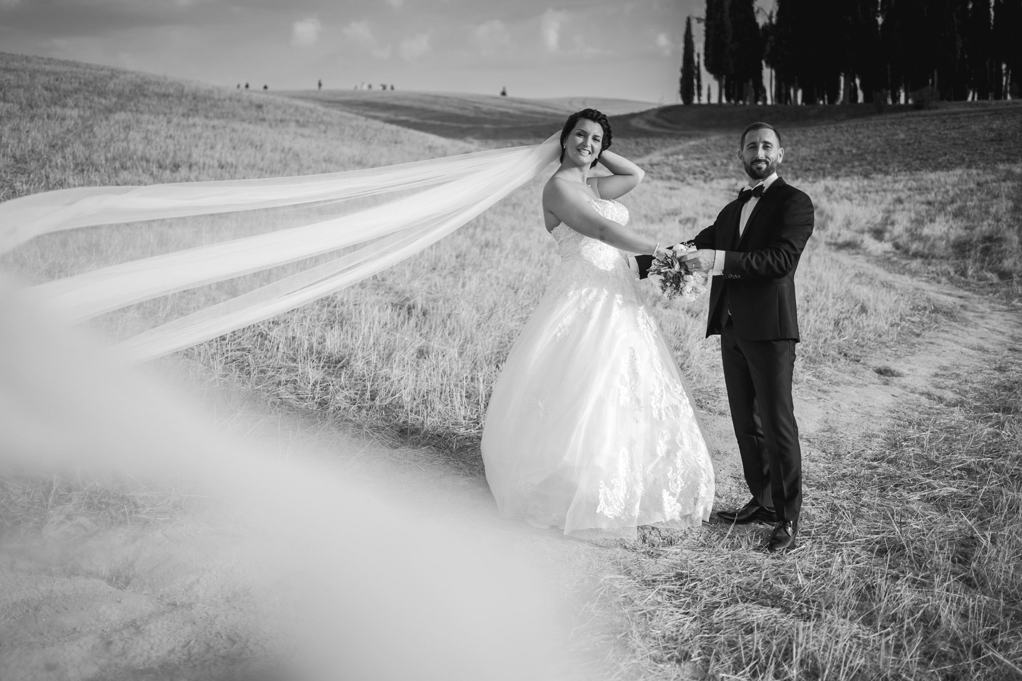 Sara e Marco    Montalcino, il Vento e la Notte – Destination Wedding in Tuscany tra Cipressi, Cantine e Val d’Orcia